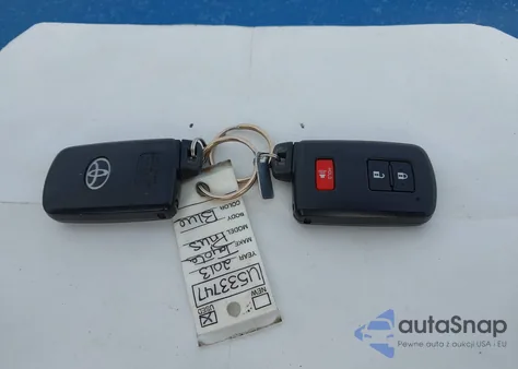 2013 Toyota Prius C Three из США, поврежденный, VIN JTDKDTB32D1533747